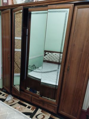 Spalniy shkof sotiladi
