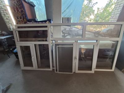 Akfa romlari xolati alo razmerlari 3.08m 1.47. 1.36m 110m. Derazalar
