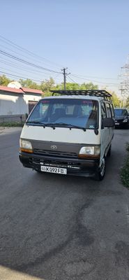 Toyota hacsi sotiladi.