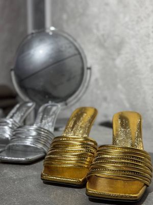 ACCESSORIES Обувь из натуральных материалов