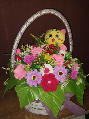 Большая Корзина с Цветами и с Игрушкой