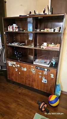 Шкаф советский в нормальном состоянии