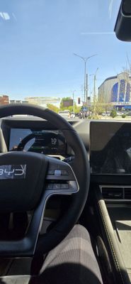 Byd yuan up 2025 yil. Qora rangi