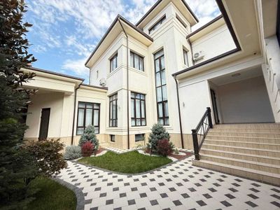 ПРОДАЕТСЯ ДОМ на Центр Луначарский 4 соток 7 Комната