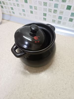 Керамический горшок для приготовления еды