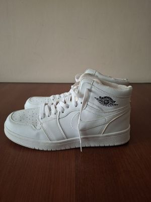 Кроссовки Air Jordan (практически новые)