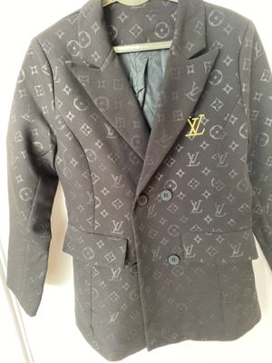 Костюм Louis Vuitton бренд в хорошем состоянии