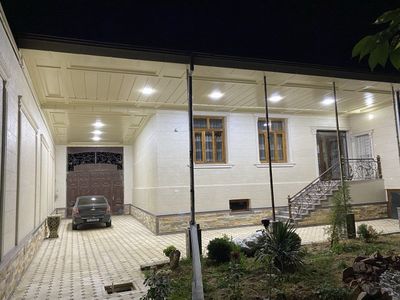 Uchqahramonda 8 sotix hovli