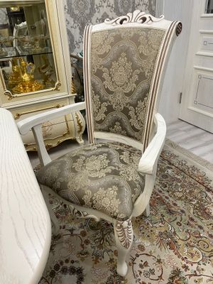 Стол и 12 стульев
