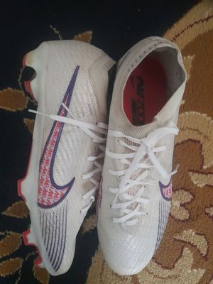 air zoom butsi bir Marta kiyilgan 43 razmer ......