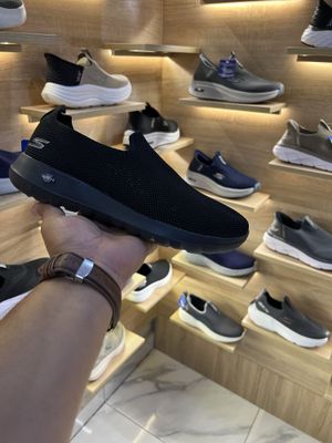 skichers Go Walk