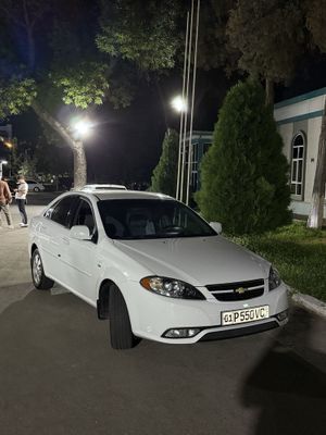 Jentrani ideali sotiladi