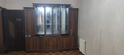 Mebel uyda turgan
