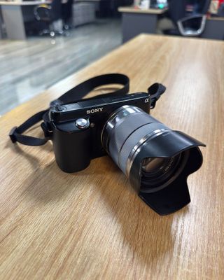 Sony alpha NEX-F3