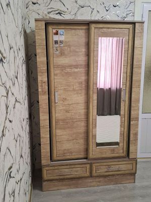 bir kishilik kravat hamda shkafi bilan