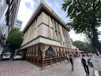 Нежилое помещение. Первая линия вдоль дороги. 4,5 сот. 5 уровней