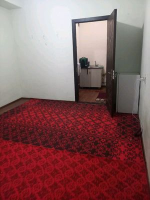 1 хонали уй ижарага берилади.