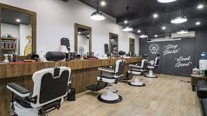 Sartaroshxona, Barbershop, arendaga beriladi, yòl yuzida joylashgan.