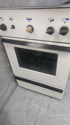 4-х комфорочная газовая плита .