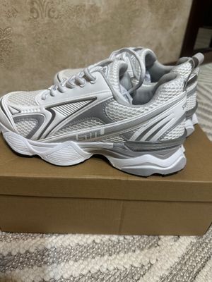 Новые кроссовки из Америки