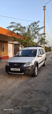 Lada largus cross