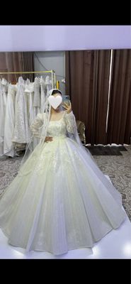 Продаются свадебные платья , цена договорная