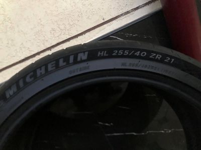 255 40 ZR21 Michelin Pilot Sports 2 Dona holati yaxshi