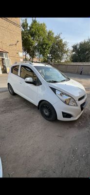 Spark moshinasi sotiladi