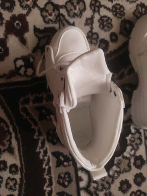 Ayollar poyabzali