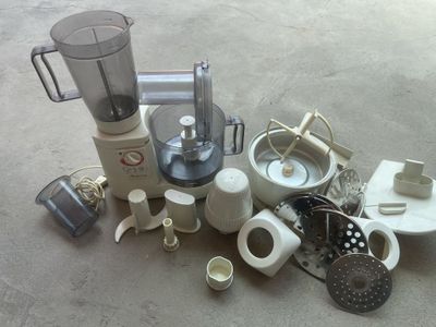 Продам кухонный комбайнь !Бренд:Элекма