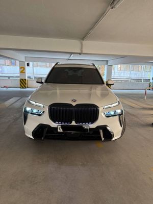 Bmw x7 40i srochna sotiladi
