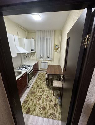 Мегапланет Юнсобод метро ёнида 2 хонали квартира бор