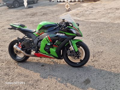 Moto kawasaki zx 10 yil 2011