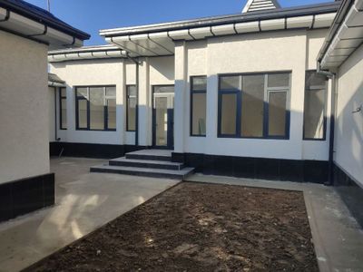 Uy sotiladi Uch qahramon Parvoz Guliston. Продается дом. Уч кахрамон.