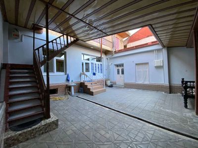 хавли регистонда 2 этажли 5 та хонаси бор