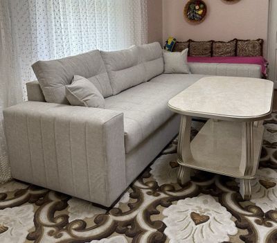 Divan bilan stol sotilmoqda