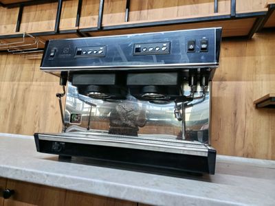 Продам профессиональную кофемашину Nuova Simonelli Appia II 40