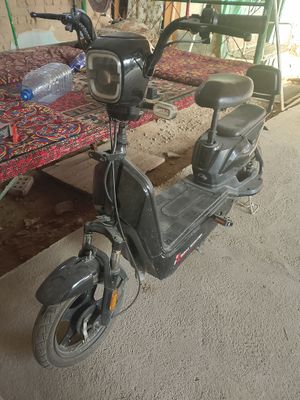 elktra skutur 4ta akumlatorli holati zor