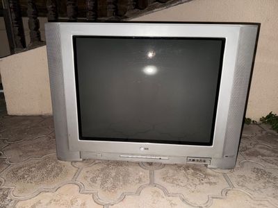 Televizor LG 72 diagonal b/u