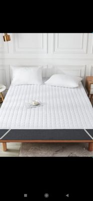 Matras ustiga chehol