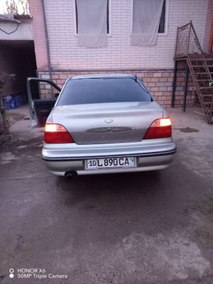 2004 yil 235 min yurgan halol moshina xolati tiniq minishga tayor