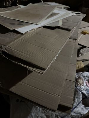 Ломбоз учун кардон сотилади 4 mindan