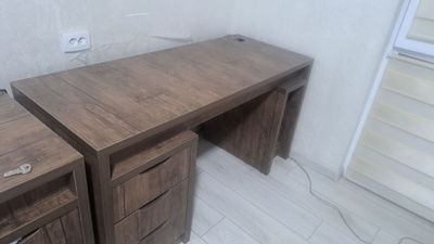 Ofisniy stol, parta tortmali komputer uchun