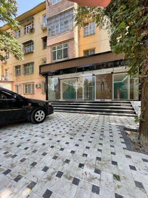 Чилонзор метро / 16 квартал Продаётся Нежилое