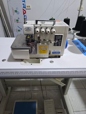 Продается промышленный оверлок ROSEW R-700-4E