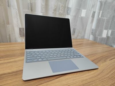 Microsoft Surface Laptop Go