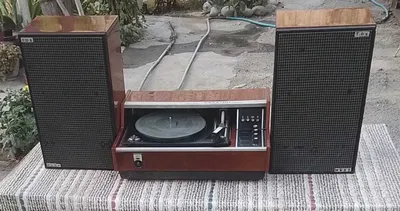 Проигрыватель пластинок Вега