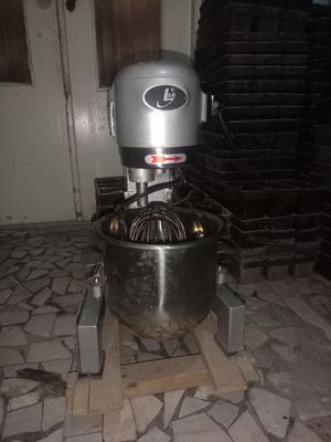 Миксер янги сотилади