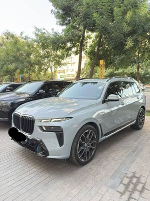 Bmw X7 2023 года