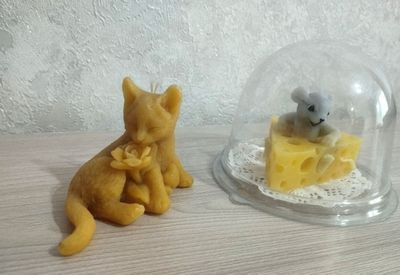 Декоративное мыло и свеча.